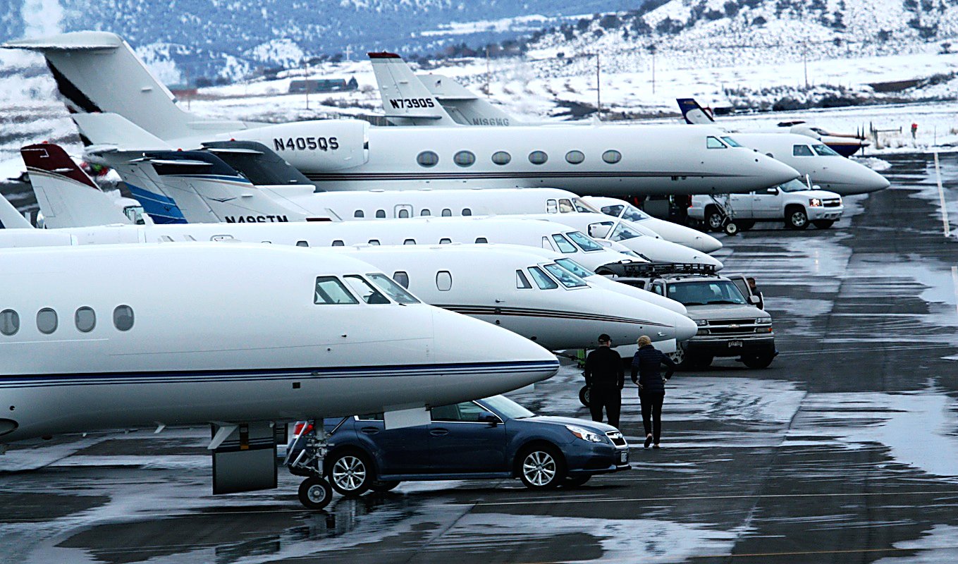 Business jets on the ramp